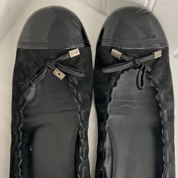 Bally - Black Suede Flats w/ Patent Leather Trim Sz 10 - Picture 3 of 7
